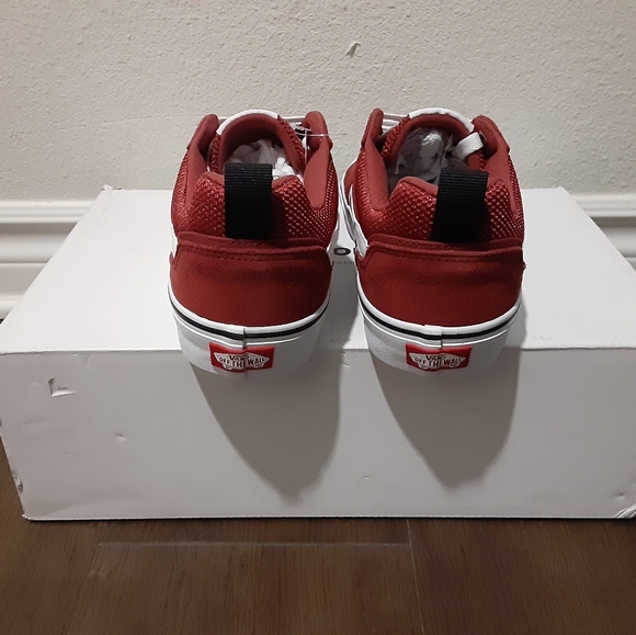 Vans - Picture 4 of 4